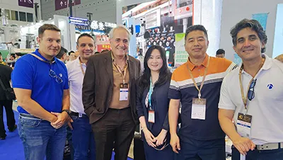 Exposiciones en Asia y Europa